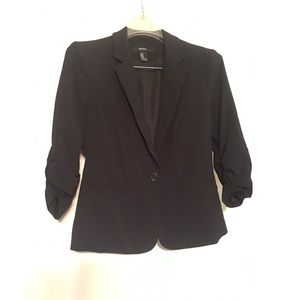 Black women’s 3/4 sleeve blazer